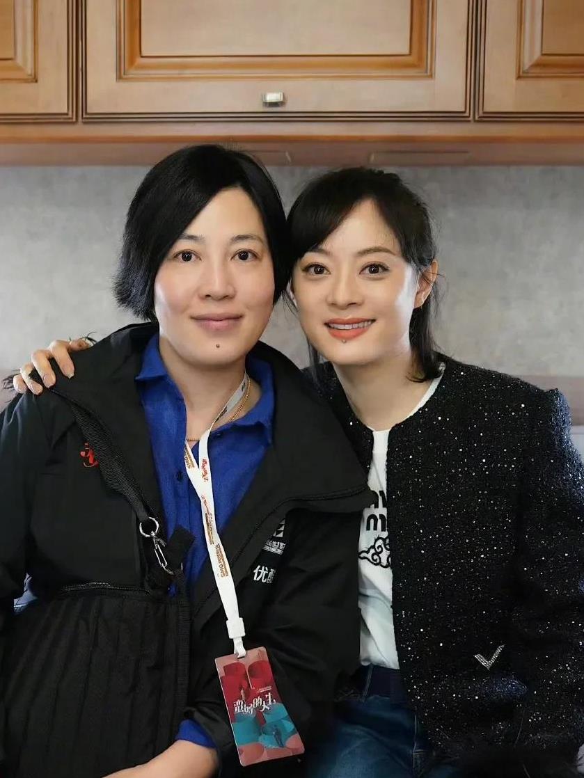 孙俪的眼睛凸了又怎样？还是比普通人漂亮呀！
其实做演员，尤其是做女演员，确实也蛮