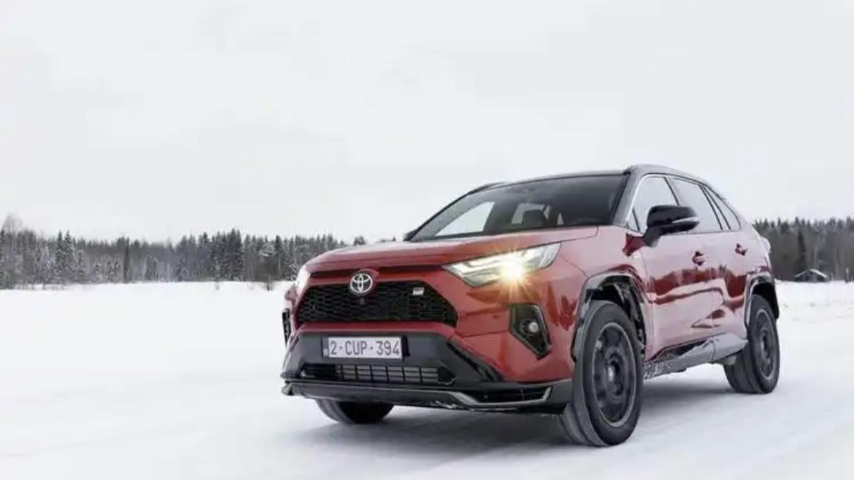 全系混动！2025款荣放告别纯汽油，5.5L百公里油耗