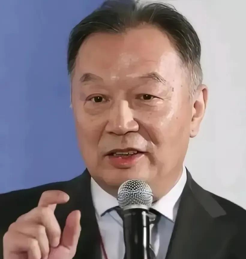 不能对孩子说的话
1.第一、不能说：家里穷，爸妈赚钱不容易，省着点花。应该说：宝