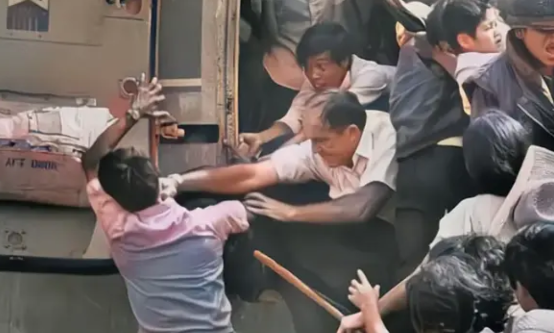 泽连斯基被轰走，主要是因为他没看明白乌克兰的“使命”。
 
对美国来说，乌克兰的