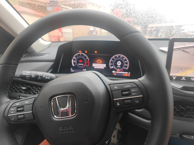 刚买一个月左右本田雅阁智享
故障灯全亮，发动机抖的厉害，声音大。怎么个事呀