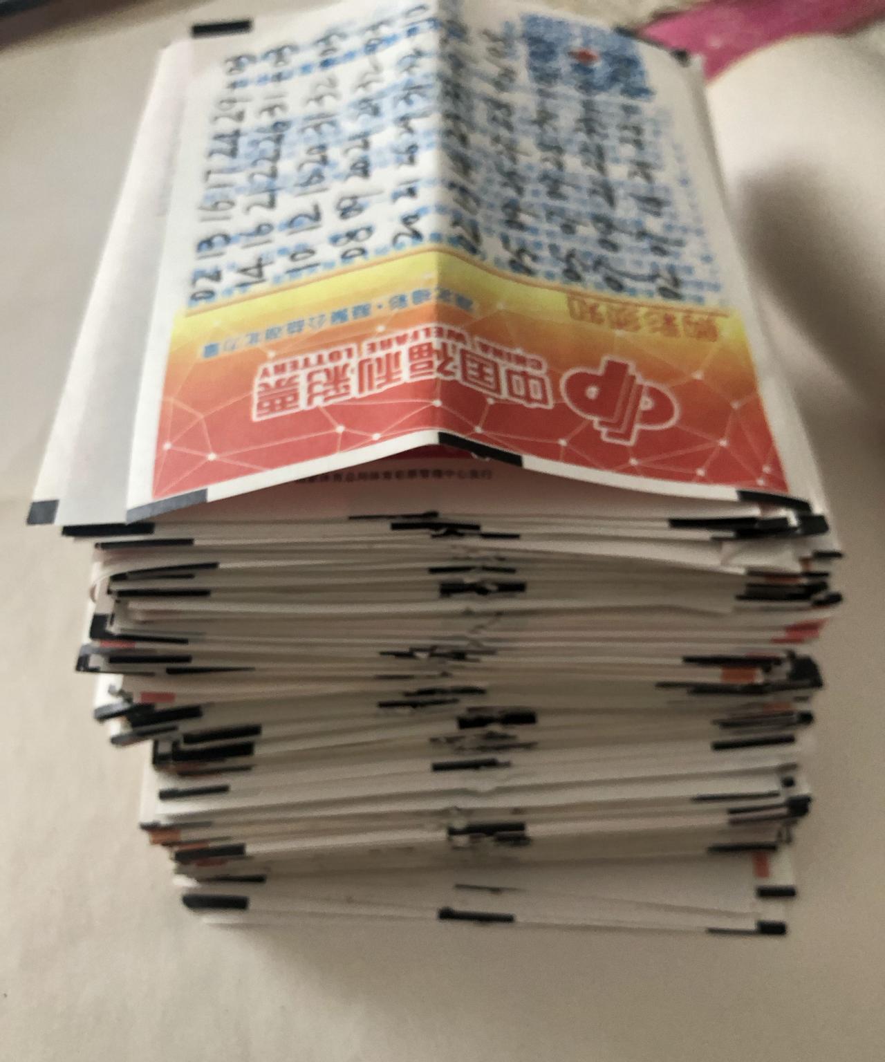 买彩票能不能暴富？买彩票有可能暴富，注意是有可能暴富，不是一定能暴富，而且暴富的