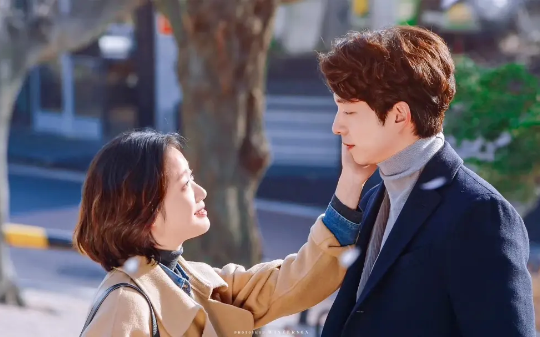 发现男友装穷五年只为报复我后，我杀疯了