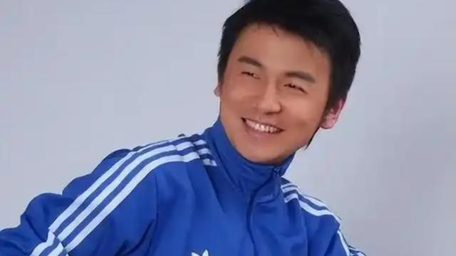 中年男演员的“资源咖”，从边缘人物到名导新宠，雷佳音凭什么？