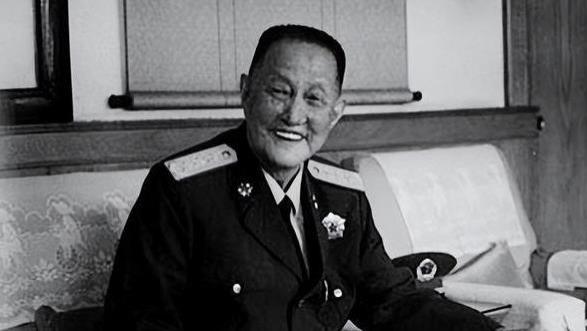 1977年邓华恢复工作，向中央提出一个要求，中央：立刻派人去东北