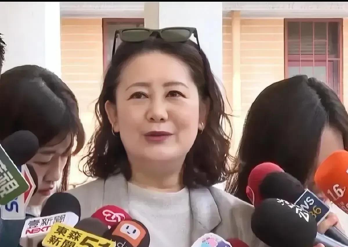 民进党党部被丢臭鸡蛋，吴思瑶直指黄国昌: 就是你们干的，这不是我们雅量不雅量，包