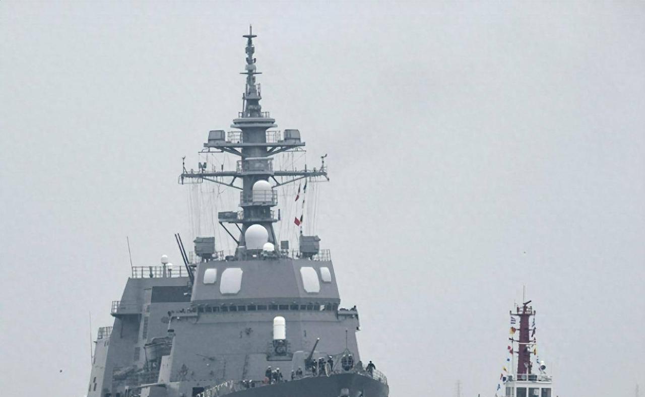 日舰私闯中国领海，中国海军主炮两次警告，浇灭日本冒险冲动？
日本驱逐舰强闯中国领