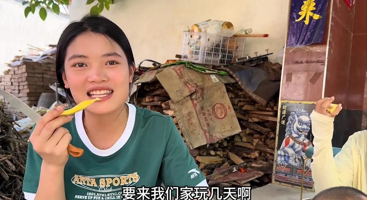 几年前，蜜的一个好闺蜜阿兰远嫁重庆，前几天，蜜邀请她来宝鸡的家中玩要，二人即将在