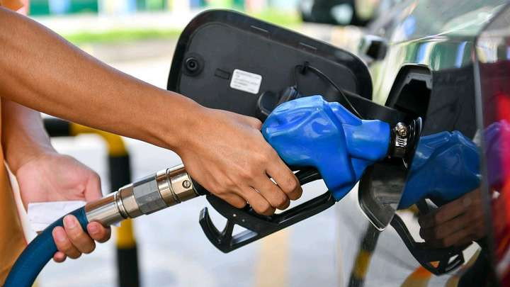 油车续航四五百公里算正常，为何电车同样续航被狂喷？真相扎心了