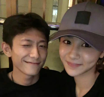 杨紫和张一山，娱乐圈真是谁红跟谁玩，他俩今年都没有互动了，杨紫今年没有给张一山送