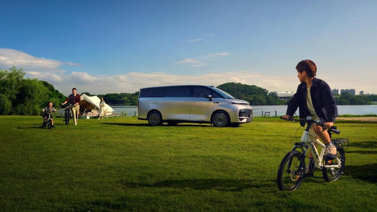 汽车行业首个跨界内容大IP创新发布会，吉利银河V900上市限时指导价26.98万元起