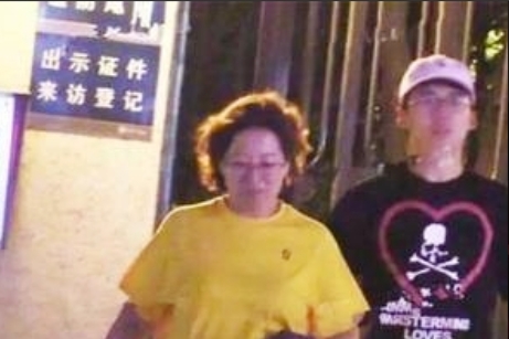 2018年，郭麒麟给远在日本的生母胡中惠打去电话：“妈，你别在日本打工了，儿子现