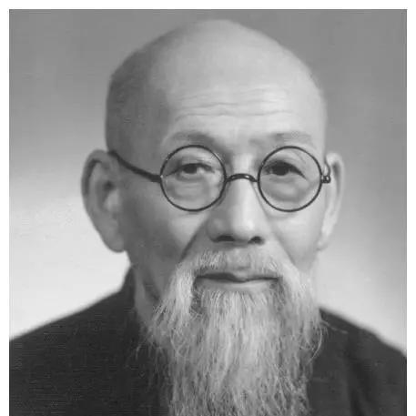1931年，宋美龄陪老夫人到杭州玩了数日，花了13780元公款，张难先找蒋介石讨