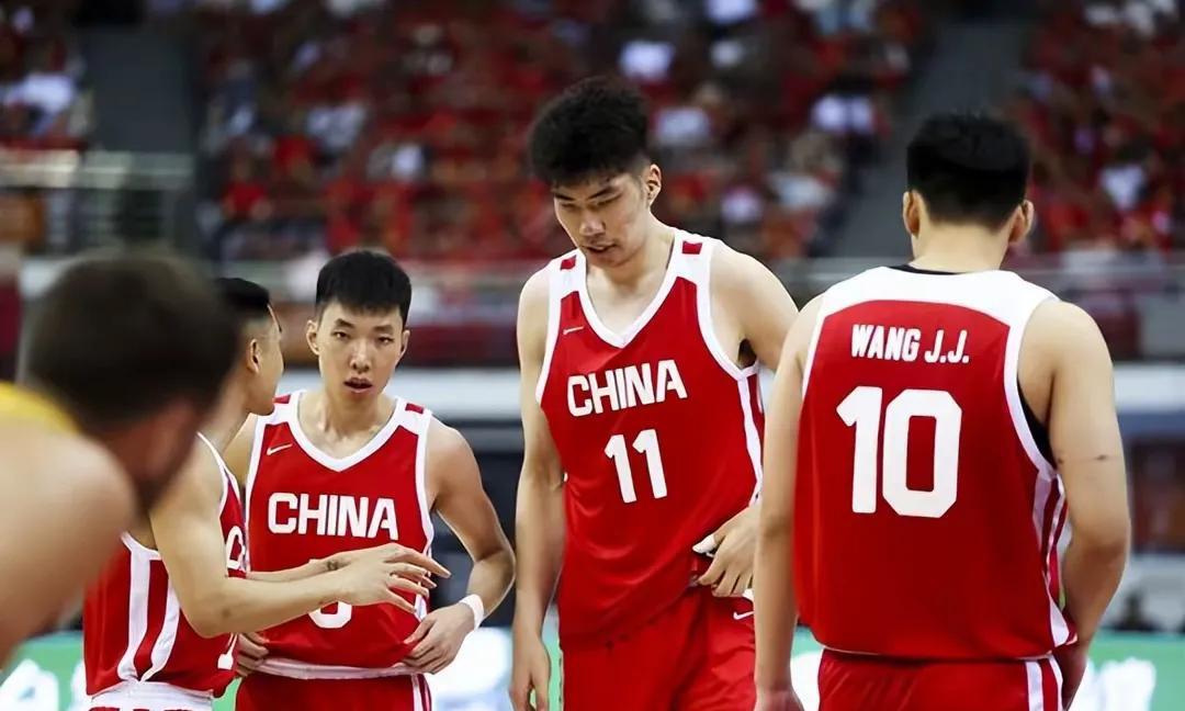 男篮3分险胜波黑 全场高达27次失误！
昨天，男篮热身赛最后一场，中国队75-7