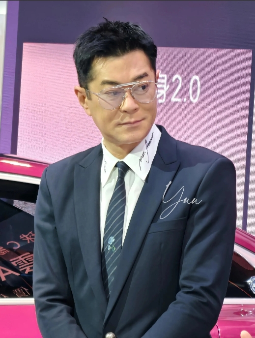 古天乐白回来了，不再是黑古！



今天（6月12日）古天乐在香港出席车展活动，