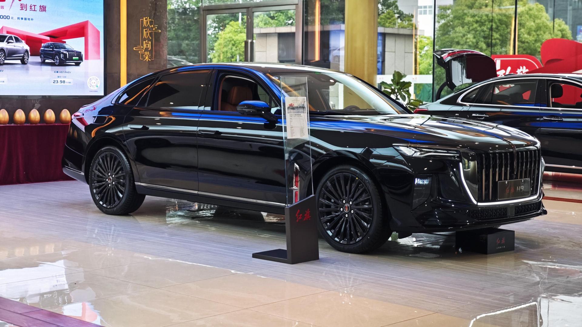 25款红旗H9实车到店，选配变标配，换20英寸熏黑轮毂+全系8AT