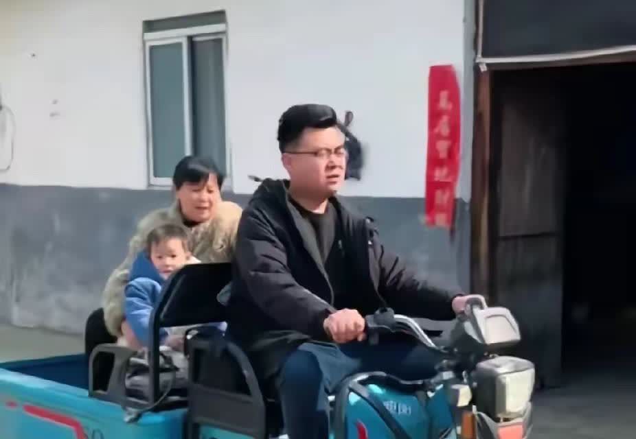 网友喊话完颜V，希望他做个真正的人：28年前你被弄丢了，这可跟你亲妈没有一点关系