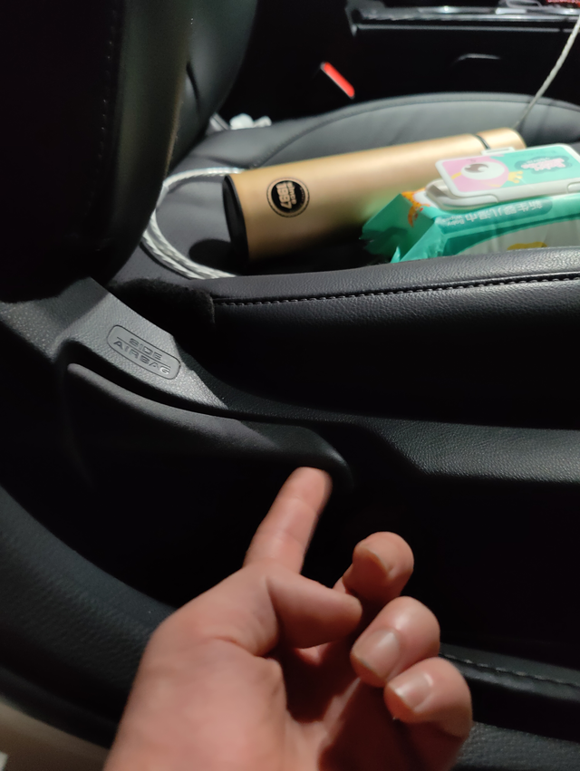 11代思域异响找到几处根源
1：副驾驶座椅后背（调节开关 ）到30-40码就会有