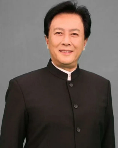 在2004年的时候，《亮剑》剧组原本想找到唐国强去出演“李云龙”这一角色，但是，