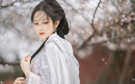 皇帝用生死簿让宠妃长生，当晚无头美人就爬上了他的龙床