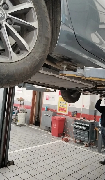 今天我的小迪，第一次做了保养
昨晚就做好了准备，把买车的一些资料都拿好，其实昨天