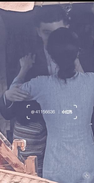 任嘉伦拍《风与潮》怎么还有被打的环节呢，瞧把我们任先生打的，脸上青一块紫一块的，
