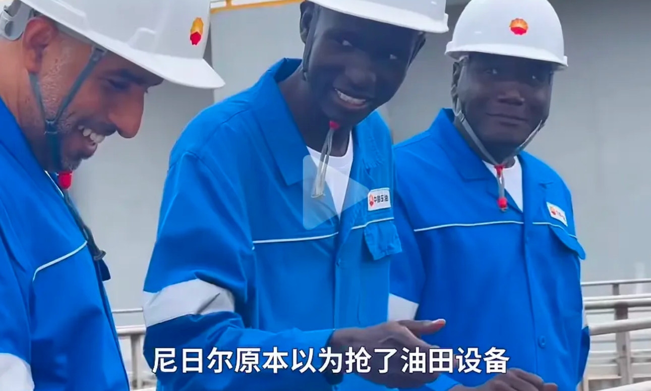 尼日尔原本以为抢了油田设备就能掌控
经济命脉，哪一个大国到别的国家，不留一手，要