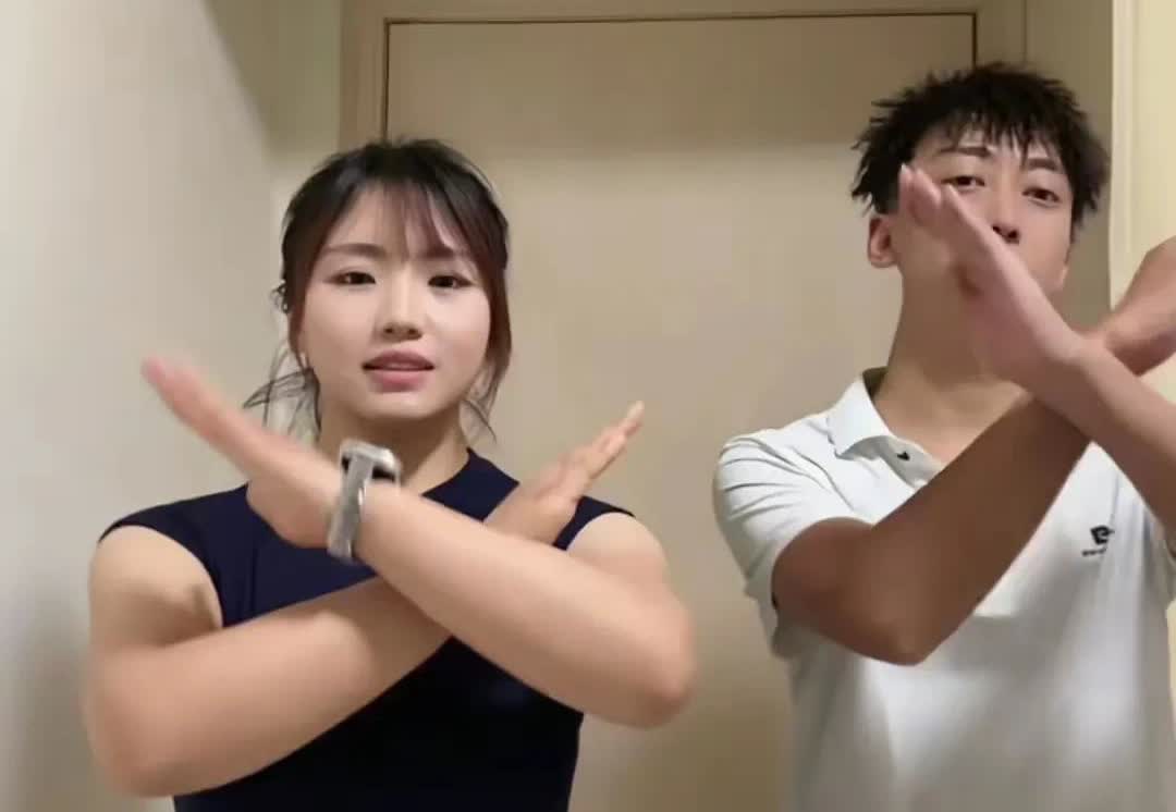 维权却陷入“擦边”风波！！！
不得不说这个女主是聪明人，大家以为维权容易吗？普