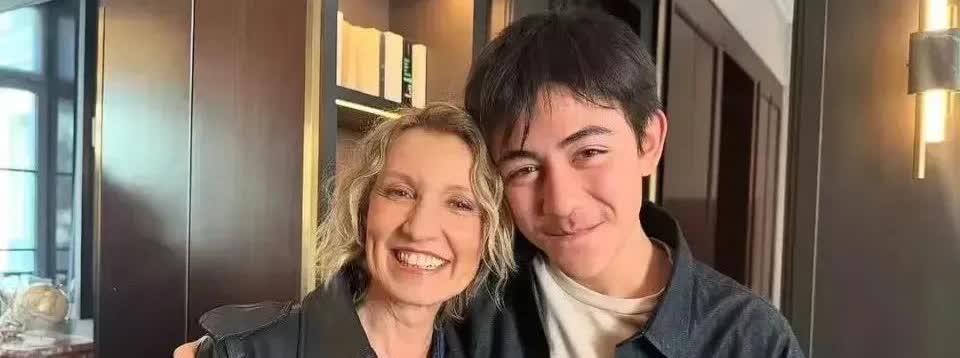 刘烨儿子长残了？这说法有点让人意外啊。以前那小模样多招人喜欢，萌萌的特别可爱。可