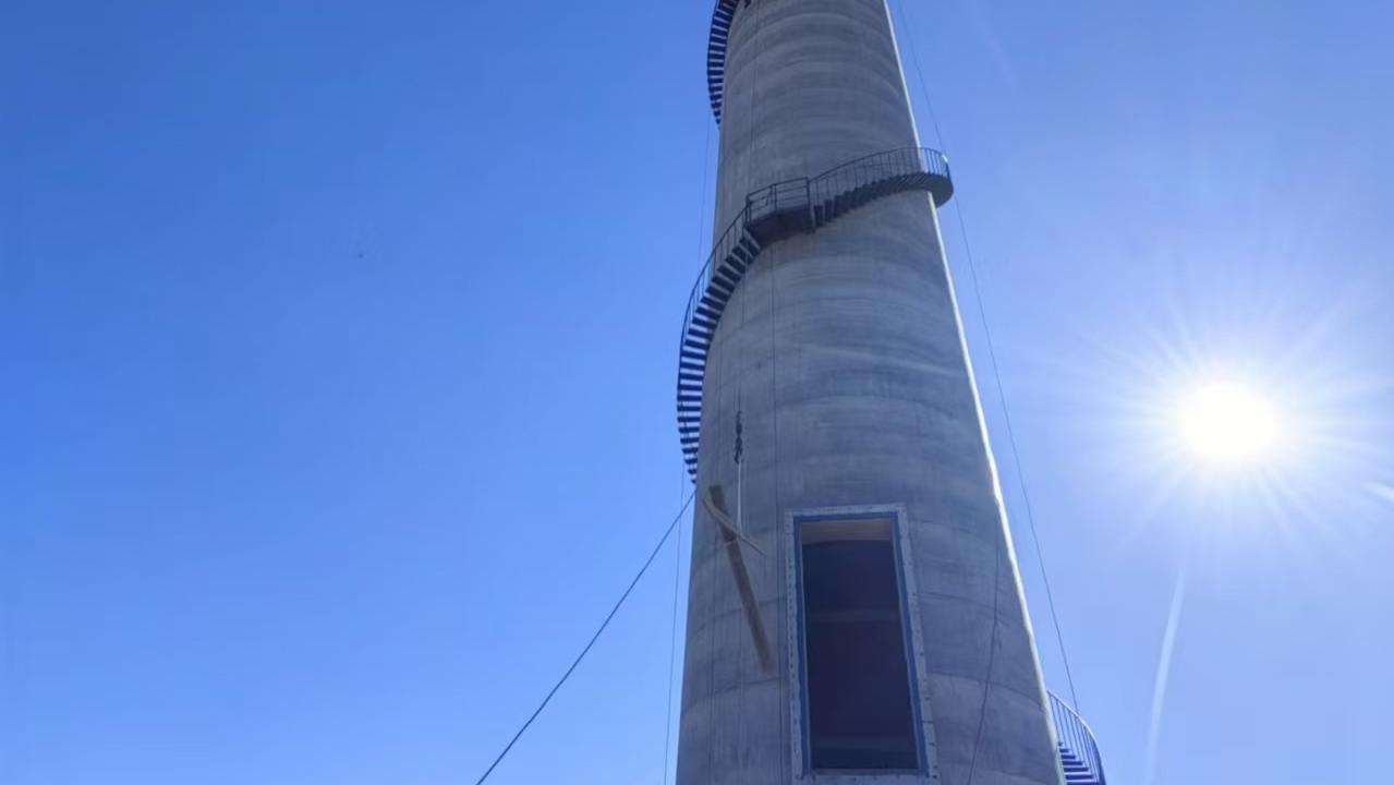 100 米混凝土烟筒建筑项目圆满竣工 精益建造