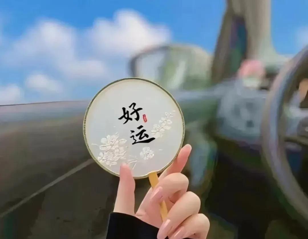 朋友两口子，去儿子家住了一个周，回来彻底改变了生活方式。
在儿子家，两个面包，四