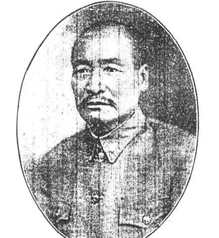 1932年，抗联将领王德林去大地主戴万龄家募捐时，戴万龄突然叫出200多名持枪壮