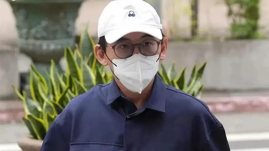 黄子佼判决书曝光！14岁女孩被侵犯228次，手段残忍引发众怒
