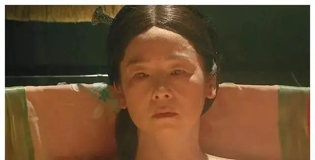 慈禧上个厕所有多麻烦？反正宫女太监们都快累死了！据记载，她每次“出恭”，前后至少