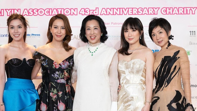 港姐冠军刘倩婷获港府荣誉勋章，加入保良局，嫁堪舆学家身家8亿