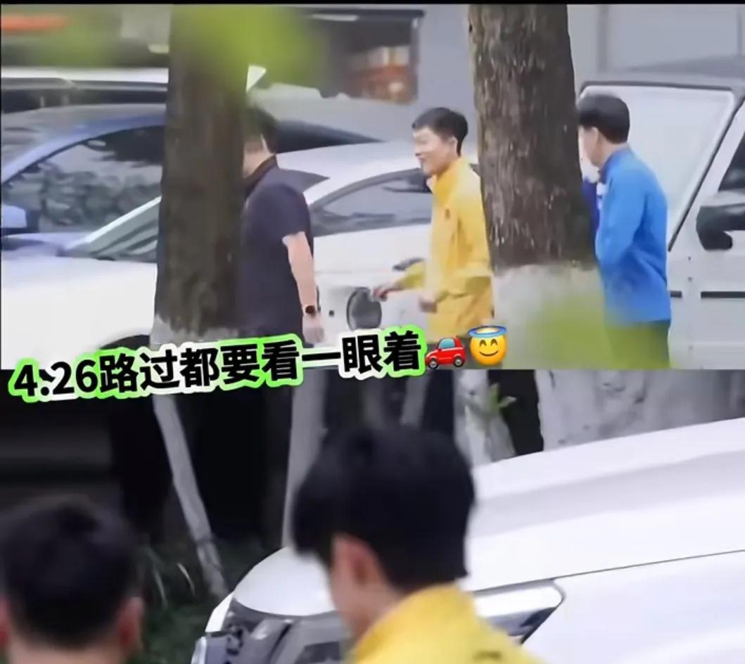 成都封训。
路过这辆车，这些国乒运动员都忍不住看一眼，真的是男孩子喜欢车就是天生