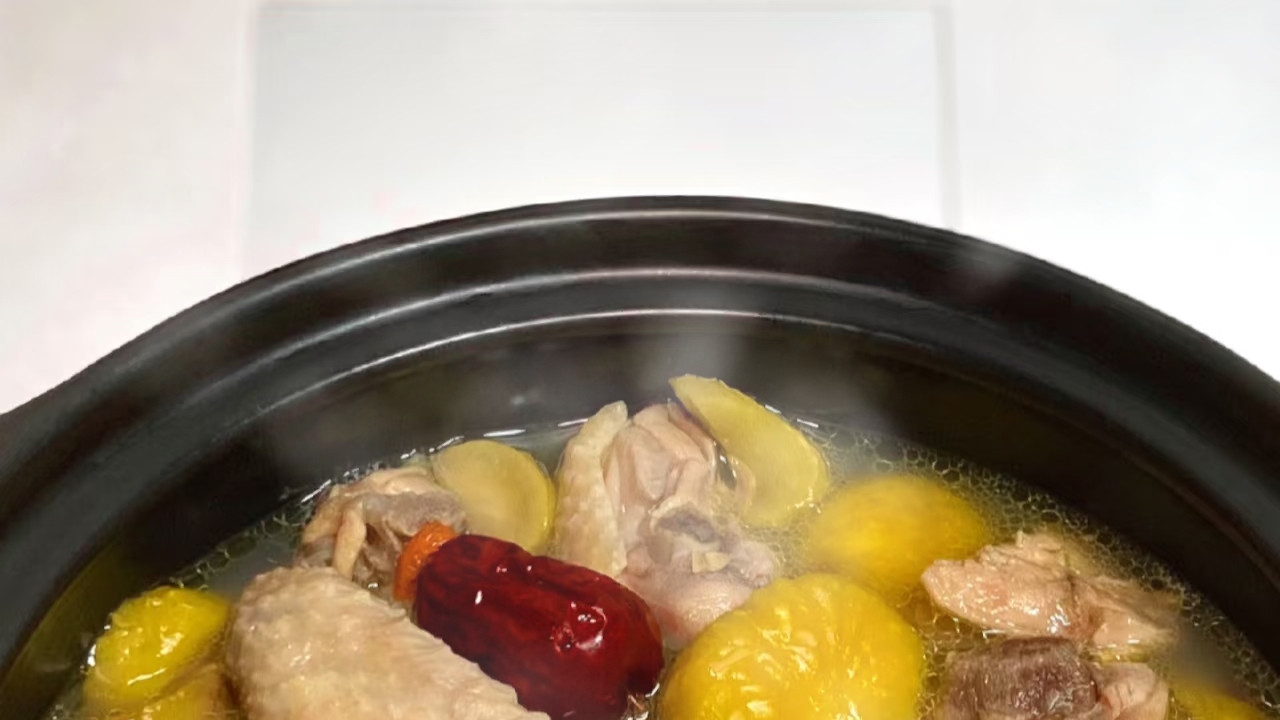 冬天就是要喝汤，快来做板栗鸡汤吧!