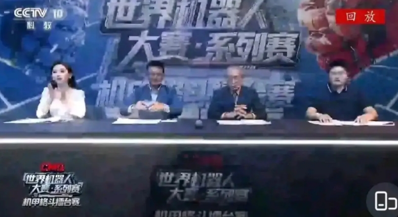 越来越逆天了，兔子家居然发明了“打架”机器人！打拳、踢腿、抱摔什么都会。
太好了