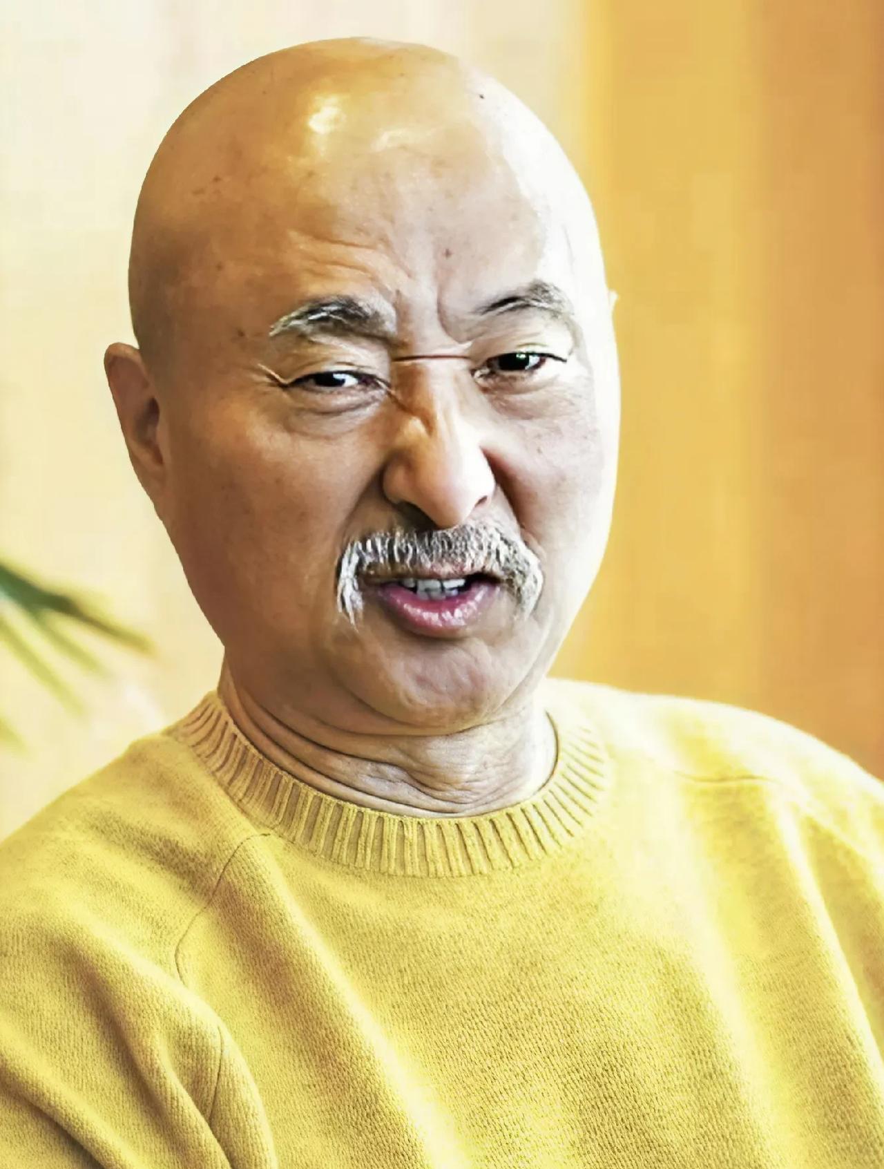 陈佩斯说，
咱常说的咬文嚼字到底啥意思，
可不是你们理解的那个只要咬清楚普通话口