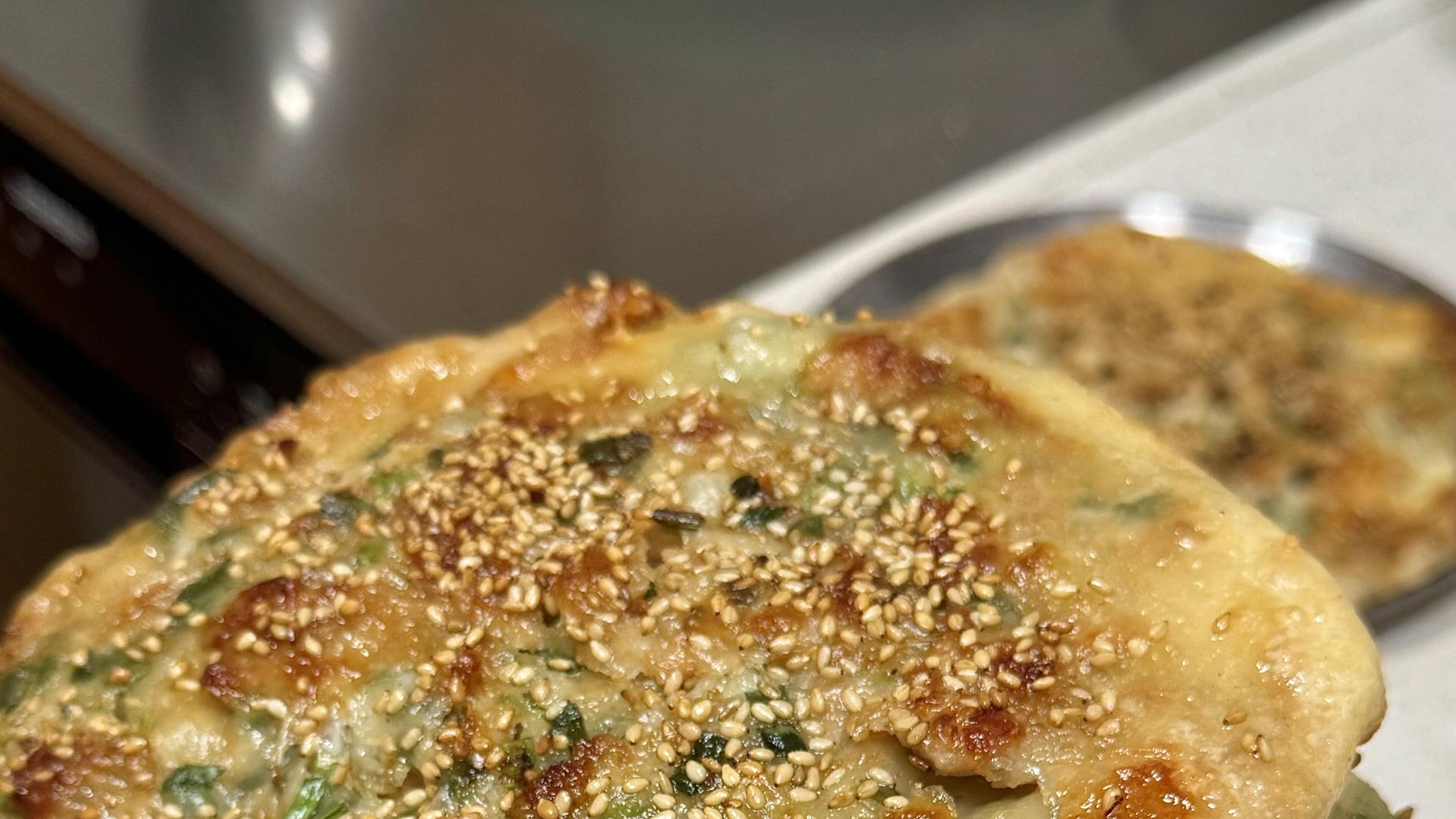 零基础必学！香到流口水的千层葱香肉饼，层层酥脆，比早餐摊的还香！