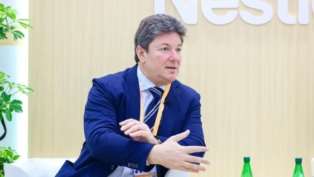 “我们必须改变自身业务模式”，雀巢在华新掌门说他想当好“教练”，还和我们聊到“执教重点”