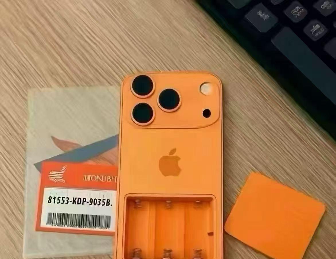 朋友们，哥的iPhone17 Pro Max到了，今年的星宇橙主打色，一整天续航