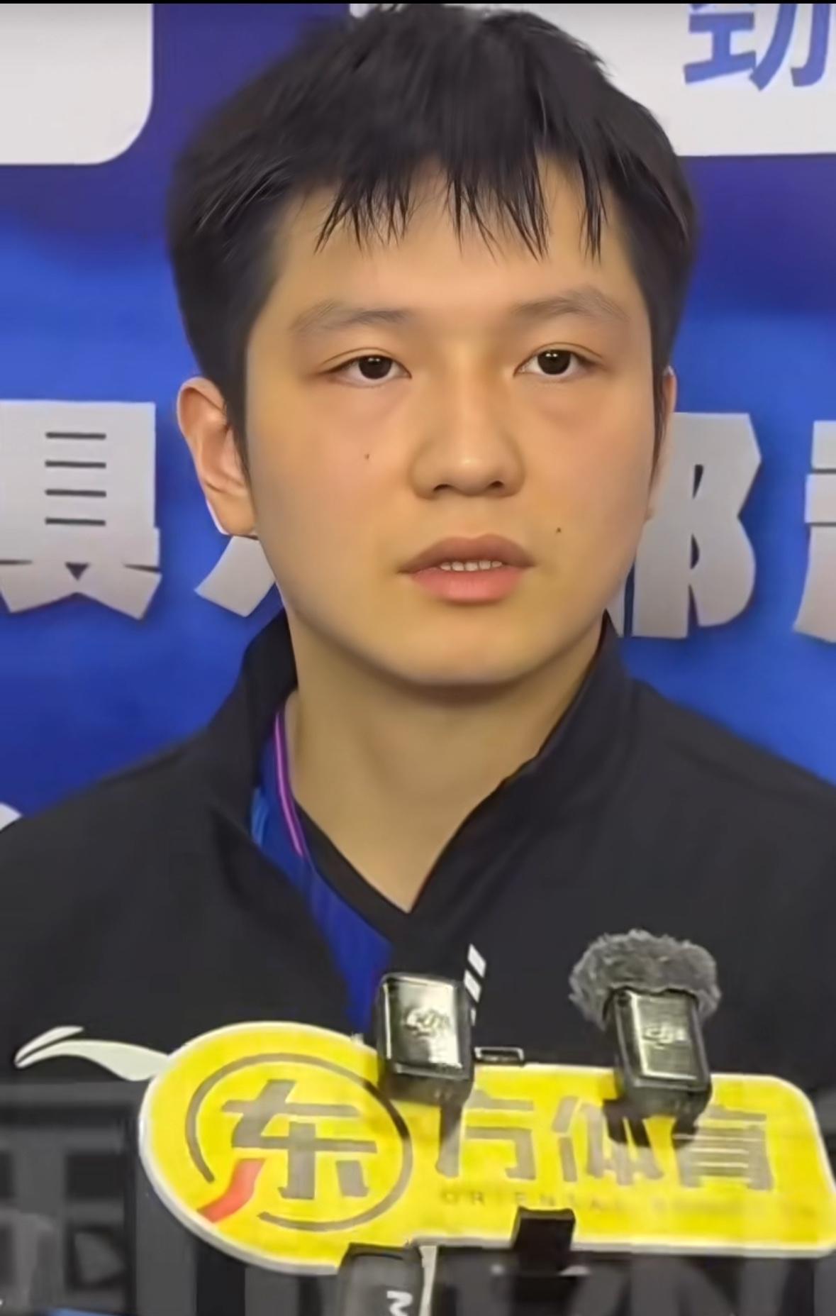 东方体育是真把东哥当做自己的孩子，怼着脸采访，生怕看的不细致！
这样的樊振东还是