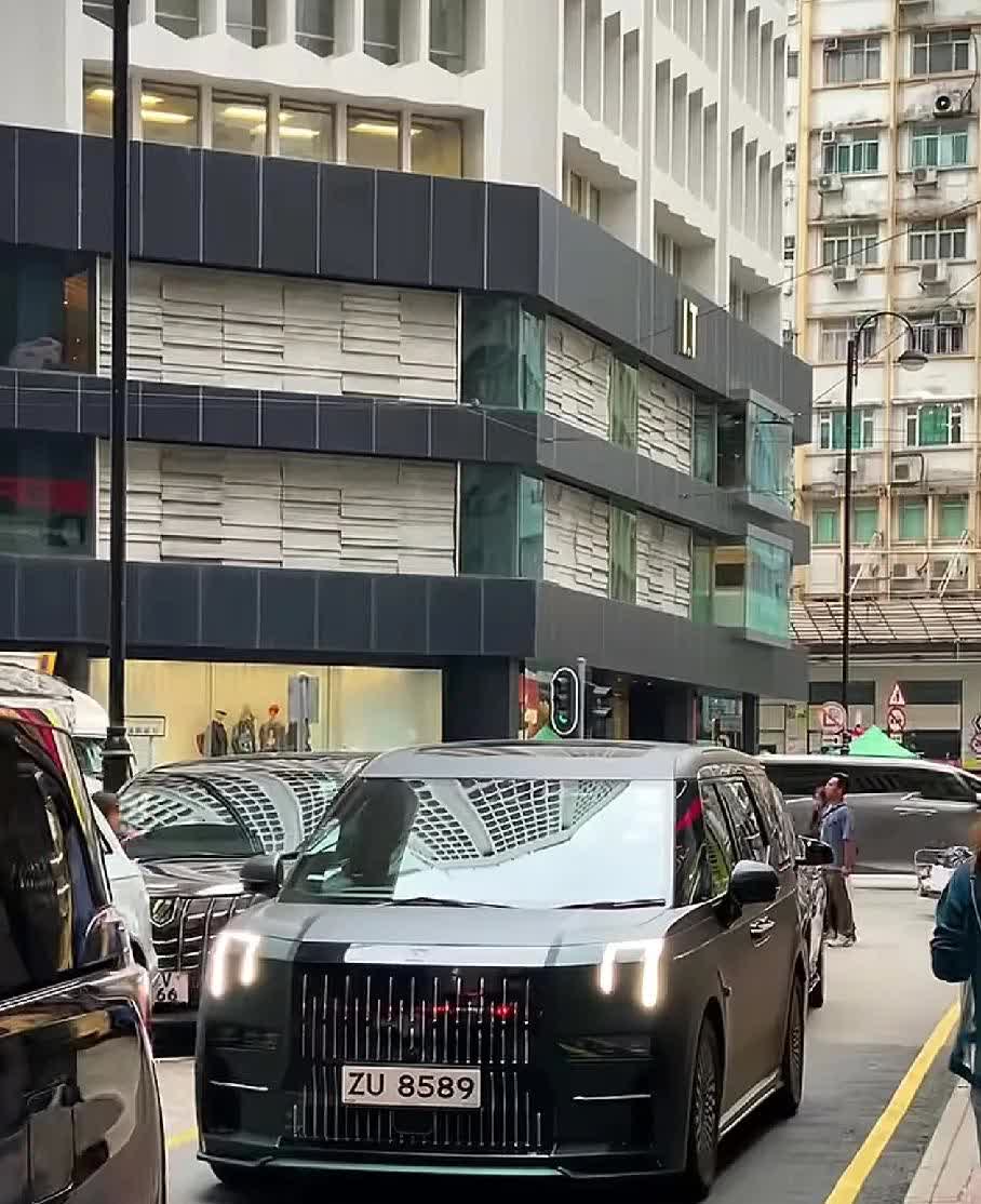 同样是纯电MPV，极氪009的颜值碾压腾势D9 ，不任何接受反驳！