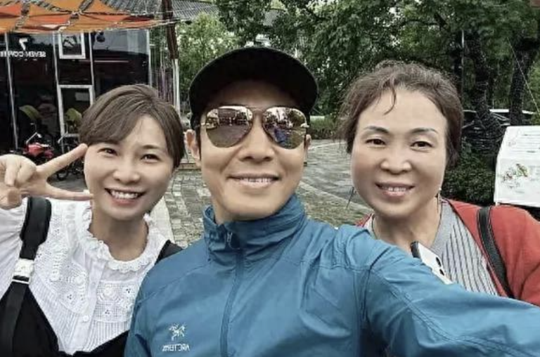 撒贝宁千岛湖过六一 与李白和龙凤胎的欢乐家庭时光