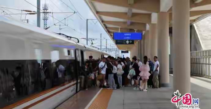 高铁上的“大佬、大嘴、大显摆、大老土、大傻瓜”，要集中治治了
中国网7月31日以