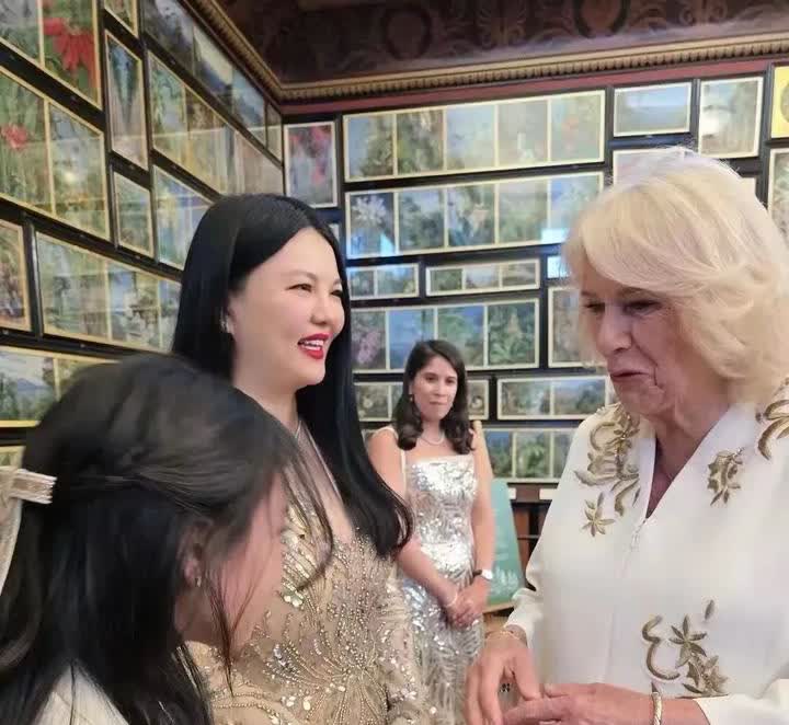 李湘分享与卡米拉王后合照，她人脉也太广了！王诗龄算是顶级名媛