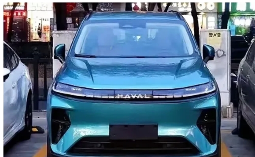 哈弗这是要搞事儿了吧？枭龙MAX街拍图一放出来，感觉又要卖断货的节奏！加长车身和