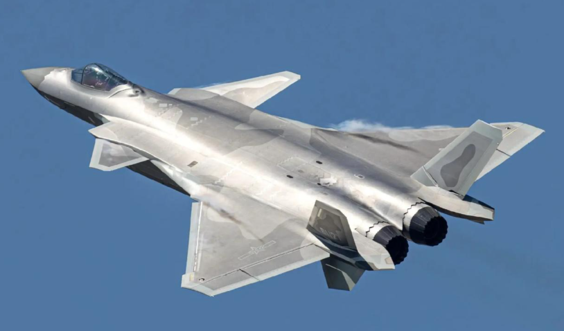 截至今年，歼20列装的数量早就超过 200 架，一年能造 100 多架，差不多三天就能出新机