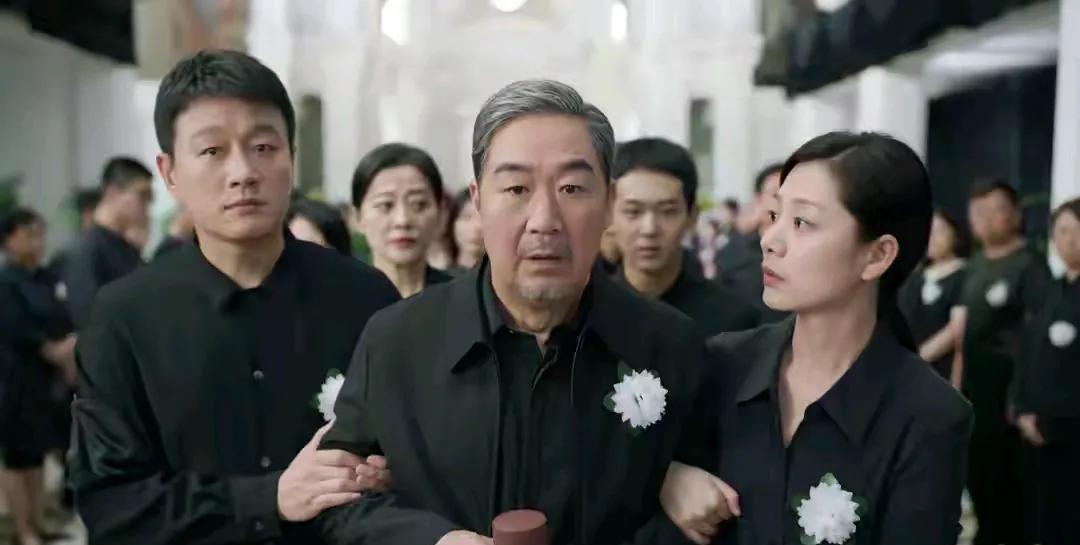 张国立饰演的沈教授，被骂上热搜！
近日，张国立在《我的后半生》中饰演70岁的深情
